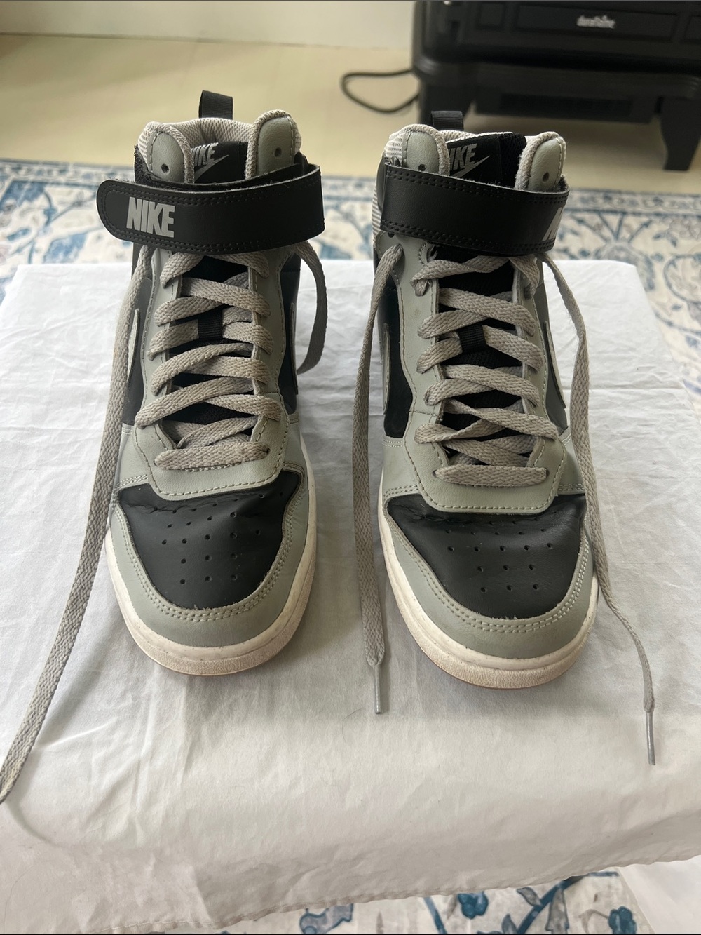 Nike Women’s High-Top Sneakers in Black and Light Gray, Size 6